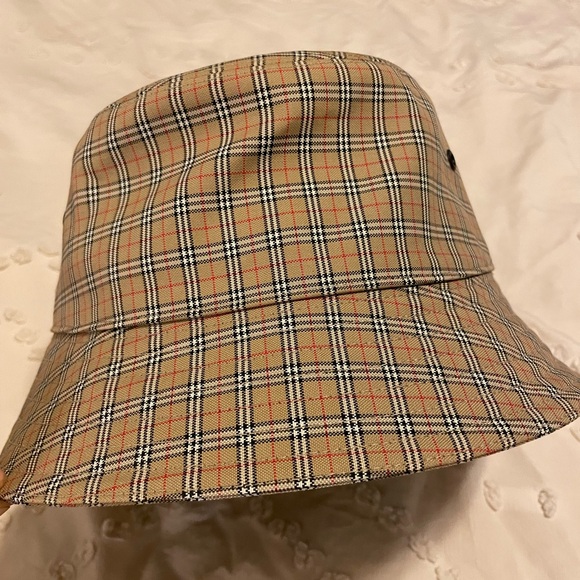 Burberry bucket hat - Picture 1 of 3